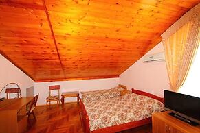 Na Krasnozelenykh 38 Guest House