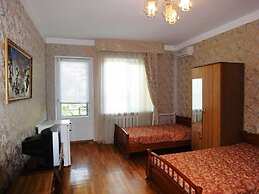 Na Krasnozelenykh 38 Guest House