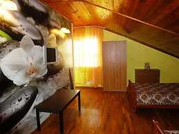 Na Krasnozelenykh 38 Guest House