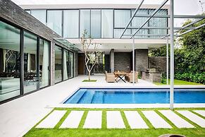 Luxury Pool Villa Resort