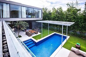 Luxury Pool Villa Resort