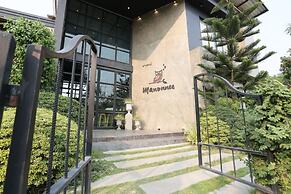 Manonnee Hotel