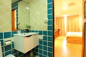 Serena Sathorn Suites