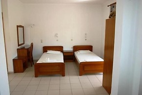 Lemon Grove Hotel and Studios