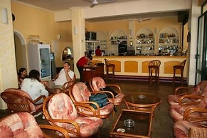 Lemon Grove Hotel and Studios