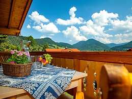 Chalet unter Weißblauem Himmel