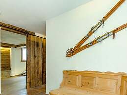 Chalet unter Weißblauem Himmel