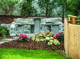 Chalet unter Weißblauem Himmel