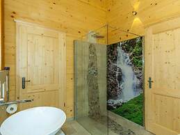 Chalet unter Weißblauem Himmel