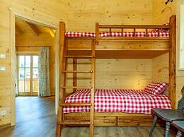 Chalet unter Weißblauem Himmel