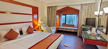 Royal Jardin Whistling Pines Resort