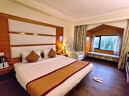 Royal Jardin Whistling Pines Resort