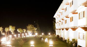 Royal Jardin Whistling Pines Resort