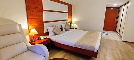 Royal Jardin Whistling Pines Resort