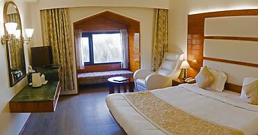 Royal Jardin Whistling Pines Resort