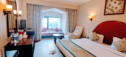 Royal Jardin Whistling Pines Resort