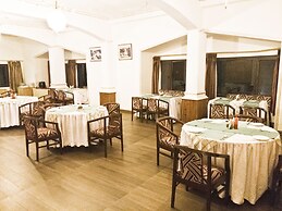 Royal Jardin Whistling Pines Resort