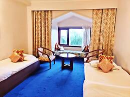 Royal Jardin Whistling Pines Resort