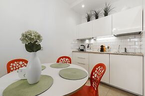 Artsy Apartment near Nevsky