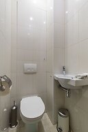 Artsy Apartment near Nevsky