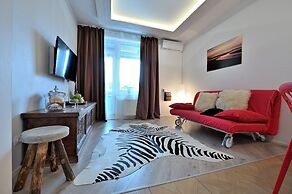 Artsy Apartment near Nevsky