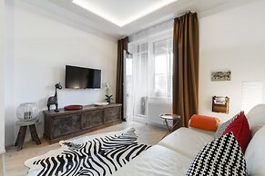 Artsy Apartment near Nevsky