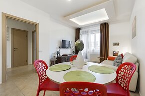 Artsy Apartment near Nevsky