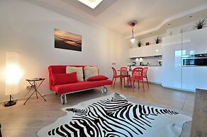 Artsy Apartment near Nevsky