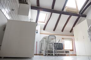 Nice and Cozy Quiet Apartment Right in the Center