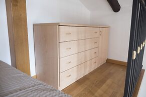 Nice and Cozy Quiet Apartment Right in the Center