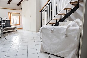 Nice and Cozy Quiet Apartment Right in the Center