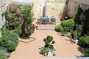Le Patio Chambres et Table dHotes