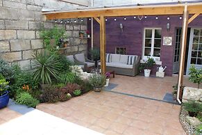 Le Patio Chambres et Table dHotes