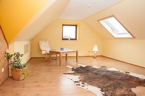 Apartment Ahsbahs Suite near Airport