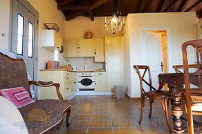 Alekos Beach Houses - Natura Gialla