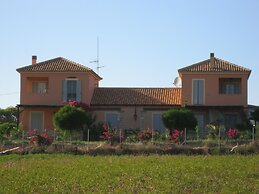 Alekos Beach Houses - Natura Gialla