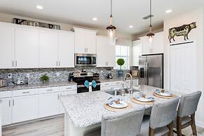 7BR Pool Home Emerald Island by SHV-8409