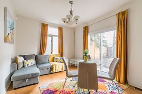 Easyhosts.Amazing Victorian House