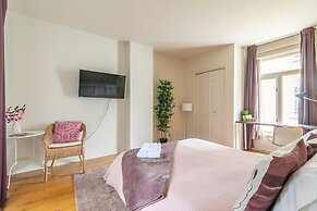 Easyhosts.Amazing Victorian House