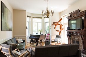 Easyhosts.Amazing Victorian House