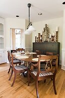 Easyhosts.Amazing Victorian House