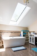 Easyhosts.Amazing Victorian House