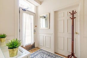 Easyhosts.Amazing Victorian House