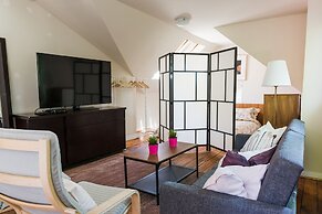 Easyhosts.Amazing Victorian House