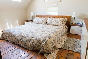 Easyhosts.Amazing Victorian House