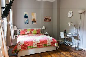 Easyhosts.Amazing Victorian House