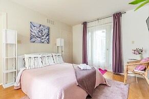 Easyhosts.Amazing Victorian House