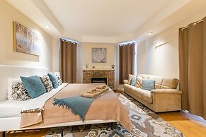 Easyhosts.Amazing Victorian House