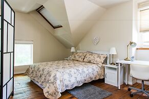 Easyhosts.Amazing Victorian House