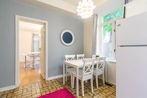 Easyhosts.Amazing Victorian House